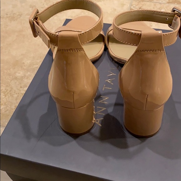 Ann Taylor May Patent Block Heel 9.5 Nude - Picture 2 of 3